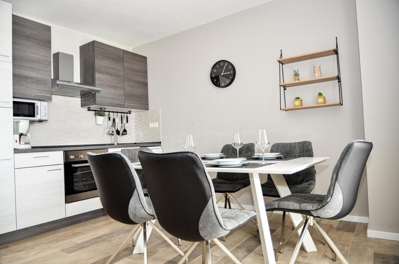 Family Friendly Apartments With A Swimming Pool Povljana, Pag - 244 Eksteriør bilde