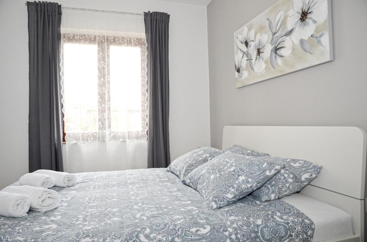 Family Friendly Apartments With A Swimming Pool Povljana, Pag - 244 Eksteriør bilde