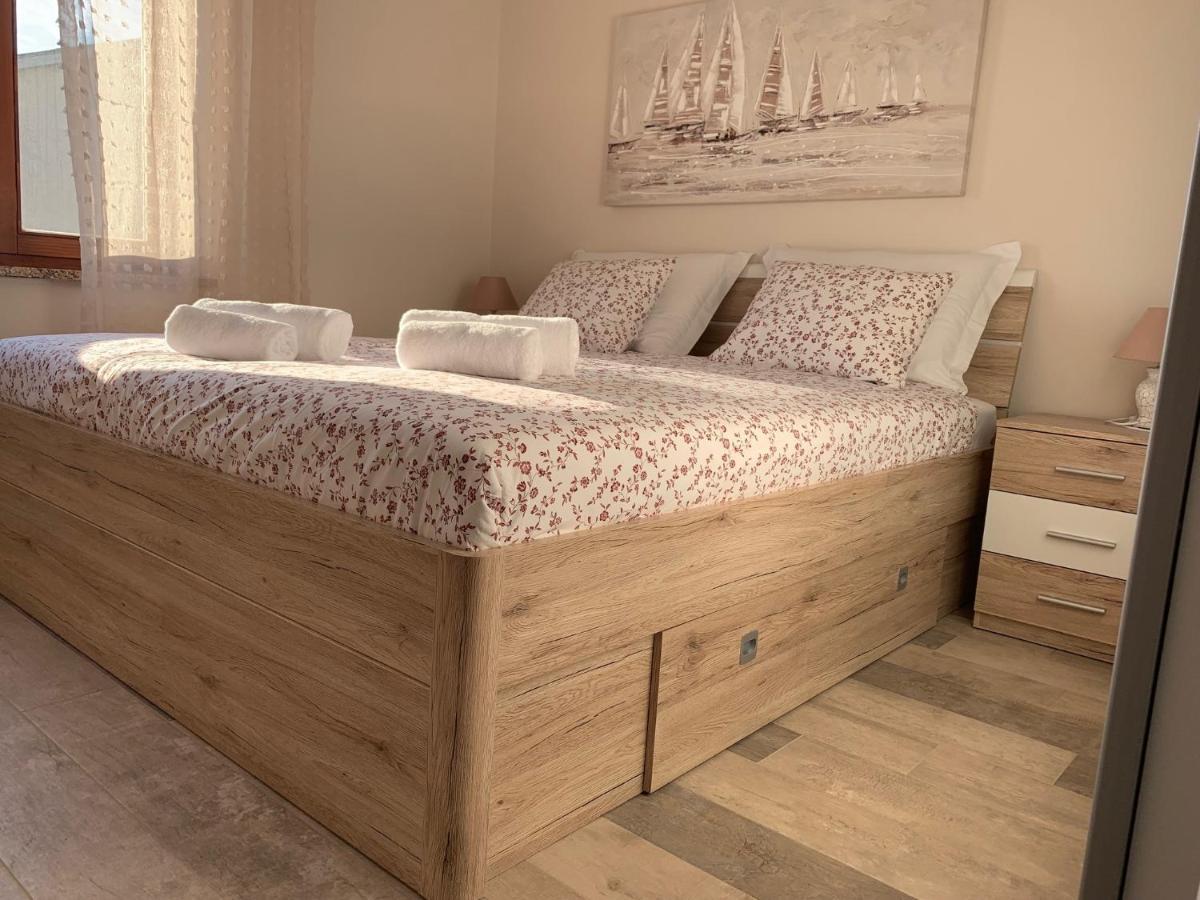 Family Friendly Apartments With A Swimming Pool Povljana, Pag - 244 Eksteriør bilde