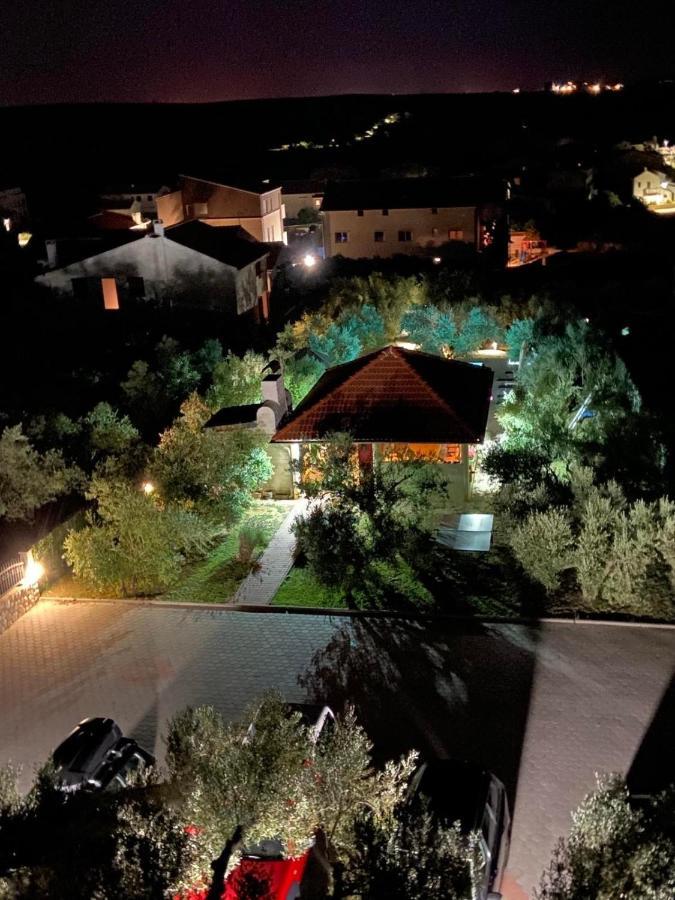 Family Friendly Apartments With A Swimming Pool Povljana, Pag - 244 Eksteriør bilde